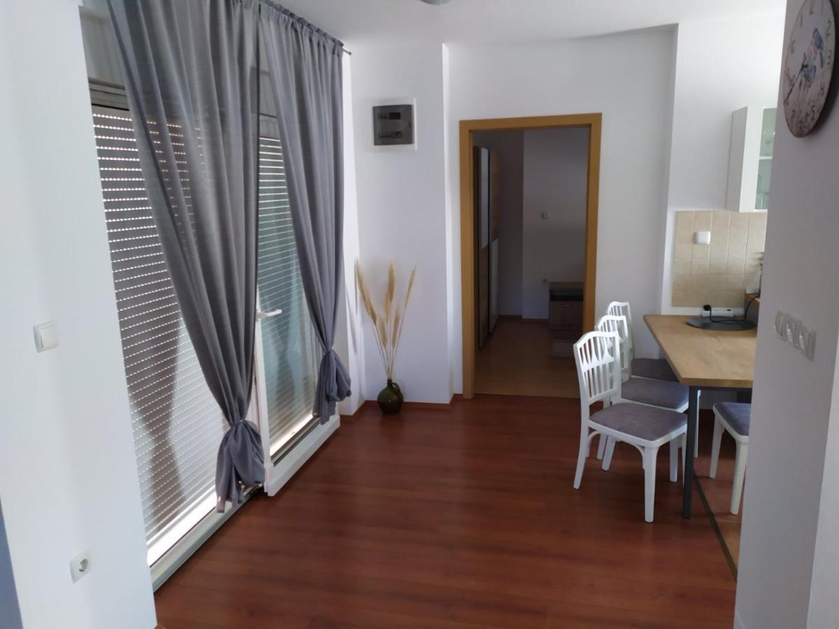 Zobic Family Apartments Rab Town Exterior foto