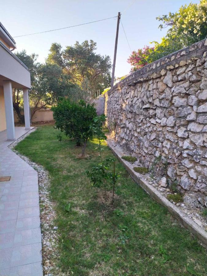 Zobic Family Apartments Rab Town Exterior foto
