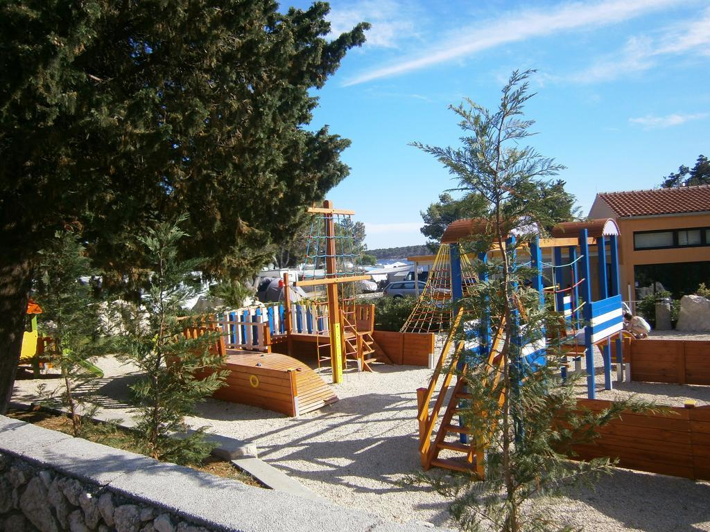 Zobic Family Apartments Rab Town Exterior foto